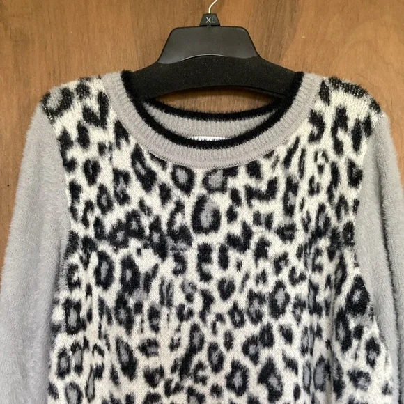Relist2/18 Skye’s the Limit abstract animal print comfy soft sweater 2X - Picture 4 of 17